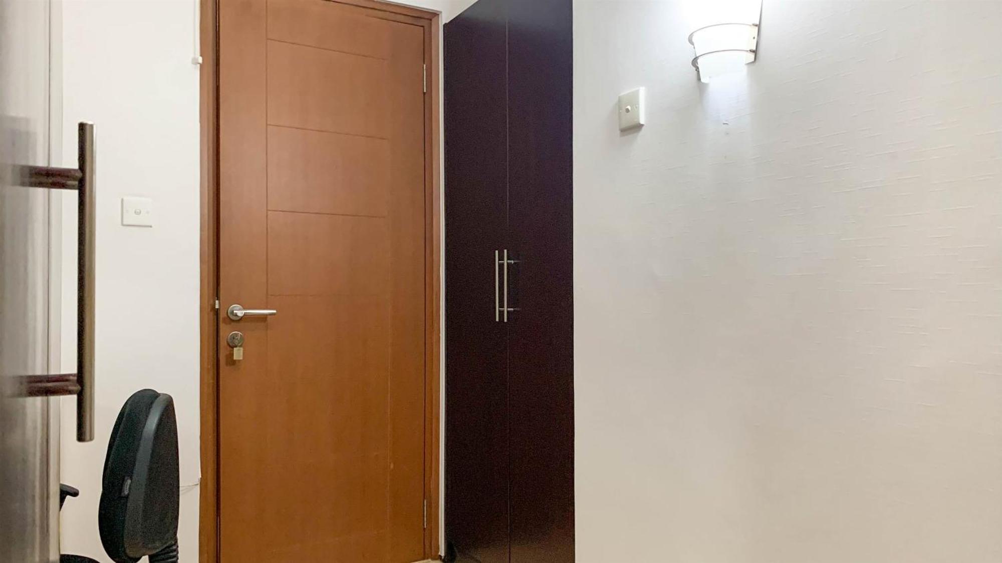 Comfort And Minimalist 2br At Maple Park Sunter By Travelio Apartemen